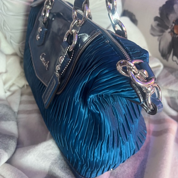 🎁COACH-BEAUTIFUL HAND BAG NEW🎁THIS COLOR IS AMAZING. NWT 🎁 - Picture 10 of 13